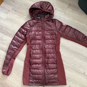 Canada Goose Women's Hybridge Lite Hooded Coat burgundy